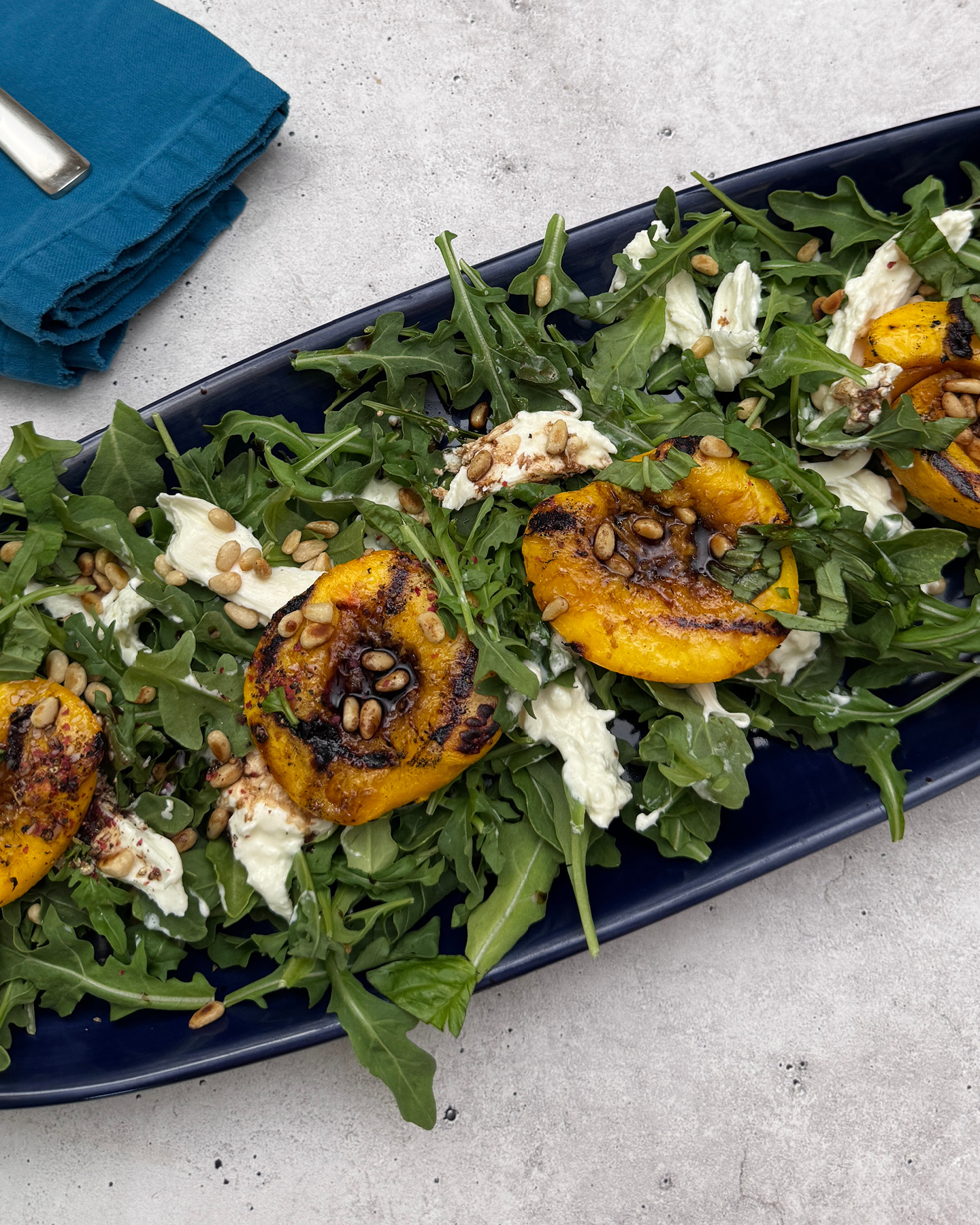 peach burrata salad